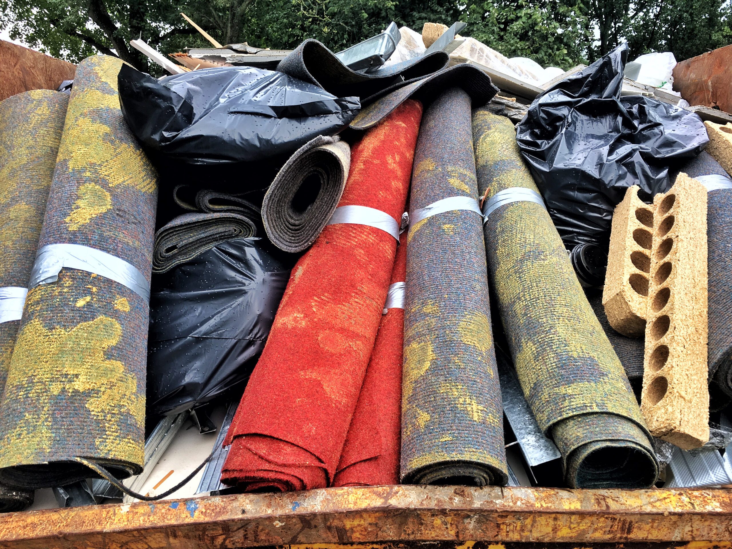 Can I Put Carpet and Tile in a Commercial Dumpster?