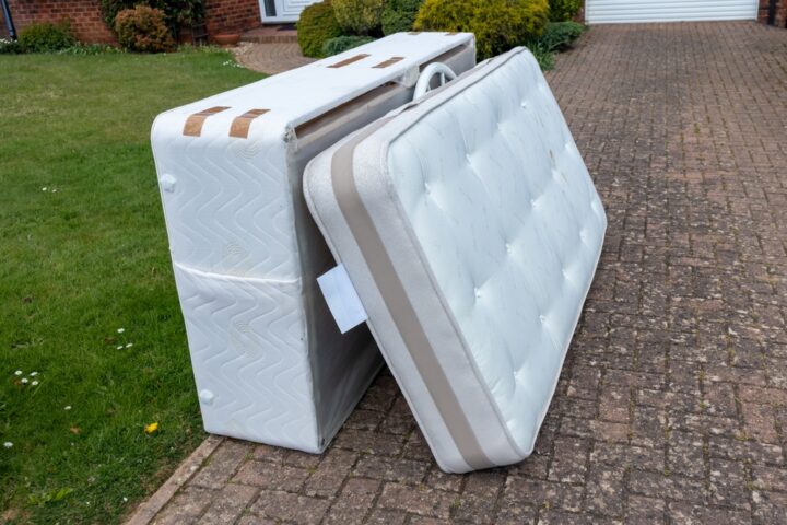 Assessing Your Mattress Removal Options: How to Remove a Mattress Safely