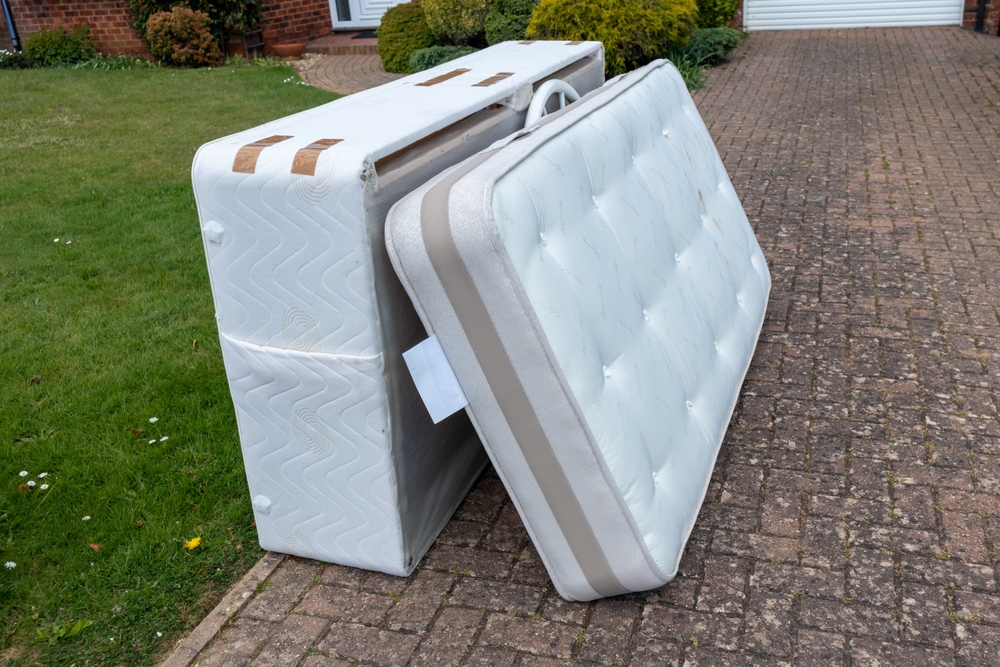 Assessing Your Mattress Removal Options: How to Remove a Mattress Safely